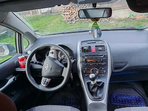 Toyota auris 2011 2.0 