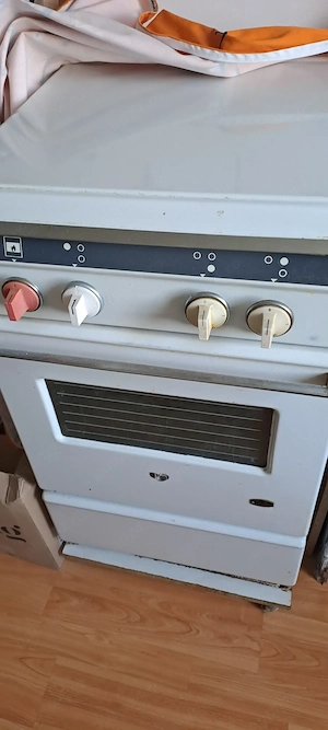 Aragaz 3 ochiuri  cu cuptor perfect functional pe gaz butelie  de Satu Mare