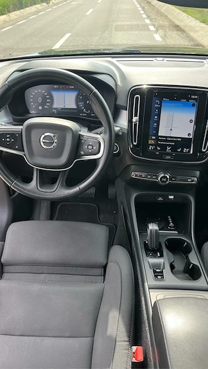 Volvo XC40 T3 - imagine 9