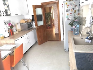 Vand apt 3 camere in Onesti
