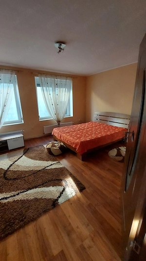 Se ofera spre vinzare apartament cu 3 camere,bucatarie,baie,pivnita,pod. - imagine 4
