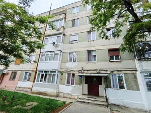 Apartament 2 camere in zona centrala Moldova Noua - imagine 11
