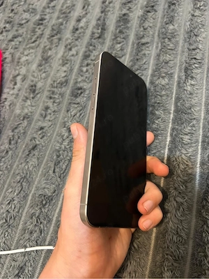 iphone 15 pro max  schimb 