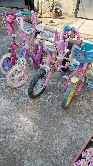 Vind biciclete pentru fetițe