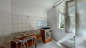  Apartament de vânzare – 3 camere, etaj 1, Micro III  - imagine 3