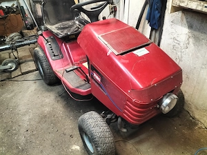 Tractoras pentru gazon