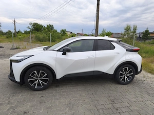 Toyota chr 2024 13000km propietar de noua - imagine 2