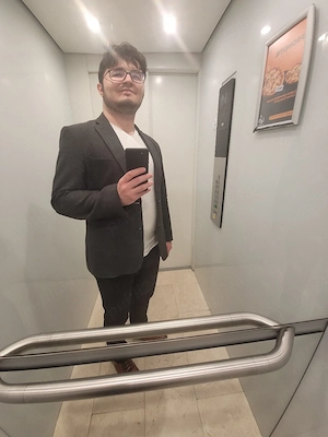 Domn manierat, ofer companie doamnelor mature