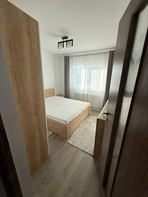 De închiriat: Apartament spațios cu 3 camere   Zona 7 Noiembrie (10 min. de UMFST) - imagine 4