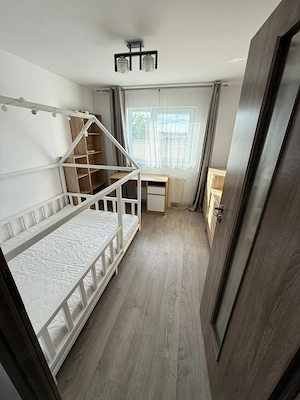 De închiriat: Apartament spațios cu 3 camere   Zona 7 Noiembrie (10 min. de UMFST) - imagine 5
