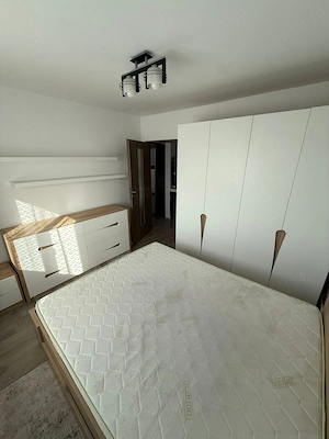 De închiriat: Apartament spațios cu 3 camere   Zona 7 Noiembrie (10 min. de UMFST) - imagine 3