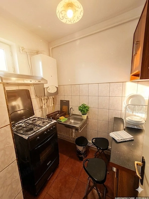 Garsoniera de inchiriat in oras Hunedoara,zona centrala, mobilata, utilata, 190 euro (1000 lei) luna - imagine 5