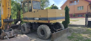 Escavator caterpilar  - imagine 3