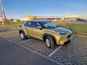 TOYOTA YARIS CROSS 2022 - benzină - garanție Toyota - 51.302 km - culoare Brass Gold - în garanție - - imagine 7