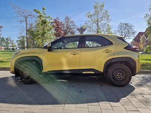 TOYOTA YARIS CROSS 2022 - benzină - garanție Toyota - 51.302 km - culoare Brass Gold - în garanție - - imagine 2
