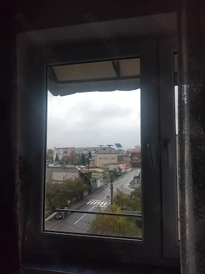 Vind 2 garsoniere cf 2 transformate în mic apartament  - imagine 2