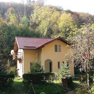 Casă în mijlocul naturii