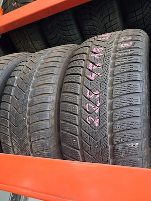 2 anvelope 225/45/18second in stare buna pirelli M+S - imagine 5