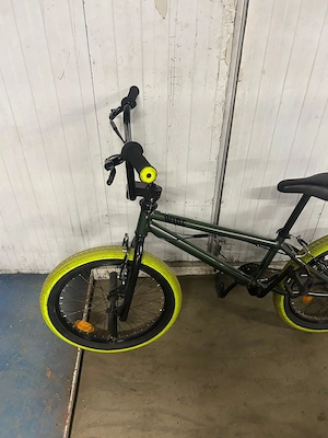 Vând bicicleta BMX WIPE 500