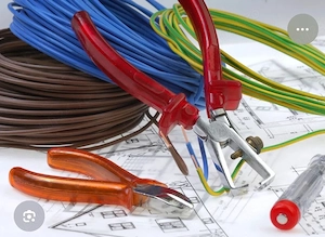 ofer servicii instalatii electrice la cel mai bun pret