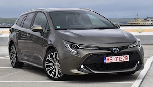 toyota corolla 2.0 hybrid 2022 team Deutschland 