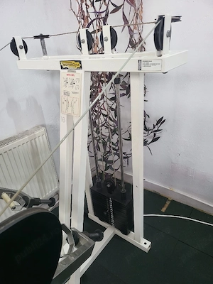 Aparat flexii biceps TechnoGym