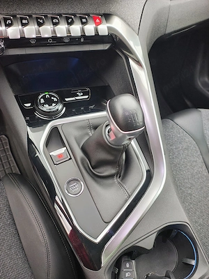 Peugeot 3008 PureTech 130 Stop & Start Allure - imagine 11
