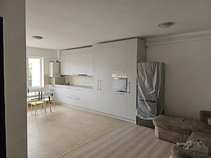 Apartament renovat de 2 camere cu balcon si loc de parcare - imagine 5