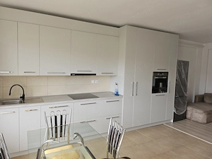 Apartament renovat de 2 camere cu balcon si loc de parcare - imagine 11