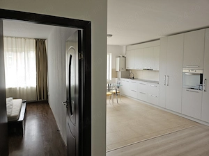 Apartament renovat de 2 camere cu balcon si loc de parcare - imagine 3