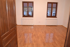Închiriem birou în centrul Timisoarei  67mp-550  situat in zona CENTRALA a Timisoarei - imagine 3