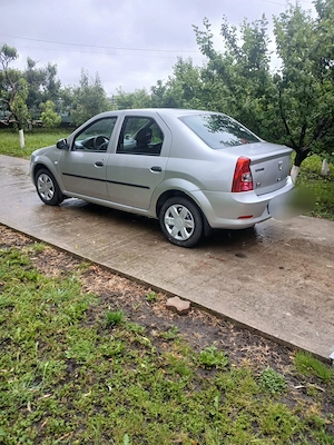 Vând Dacia Logan 