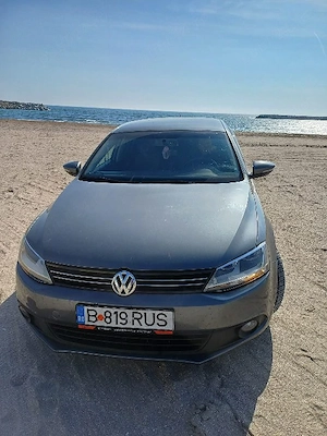 Proprietar ,vand Jetta an 2011, motor 1.6 TDi 105cp,manuala km 234000! - imagine 2