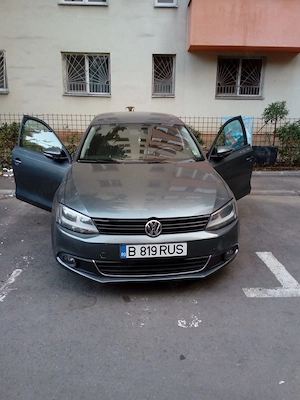 Proprietar ,vand Jetta an 2011, motor 1.6 TDi 105cp,manuala km 234000! - imagine 9