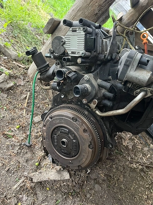 Vând sau dezmembrez motor de golf 4 1.4 16 valve - imagine 2