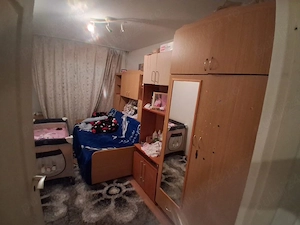 închiriez apartament cu 3 camere 