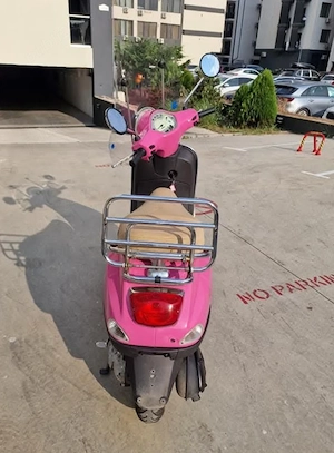 Piaggio Vespa Barbie - imagine 3