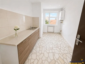 Apartament reprezentativ, 5 camere, pentru birou sau locuinta, Central, Brasov - imagine 2