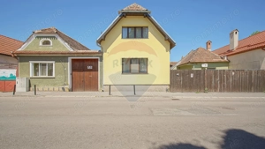 Casă cu 2 apartamente în Brasov, investiție sigură sau căminul ideal - imagine 2