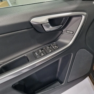 Volvo XC60   2.4 Diesel   190 CP   Automat   AWD   2016 - imagine 4