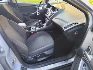 Ford Focus Titanium, 1.6 benzină clasic MPI, Climatronic, bord color - imagine 8