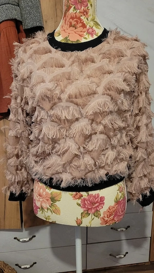 Bluza damă elegantă și deosebita 