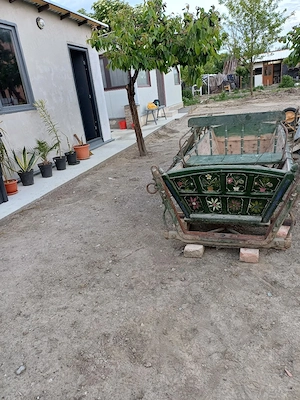 Vând căruță veche 