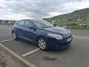 Renault Megane 1,5 DCI an fabricație 2010 - imagine 2