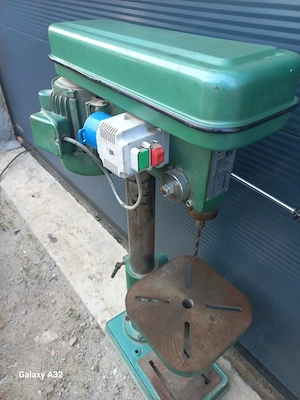 Mașină de găurit cu coloană Interkren nefolosit. 