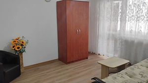Apartament două camere, decomandat, situat într-o zonă liniștită din Hunedoara 