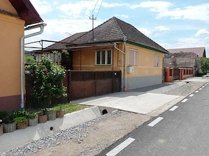 Vând casă la țară, la 10 km de Sighisoara 