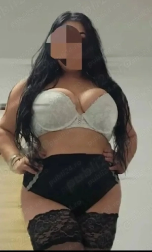 Buna ma numesc Ana brunetă cu forme servicii totale 