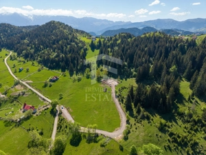 Fundata-Teren de vanzare 15,771 mp intravilan+extravilan+padure