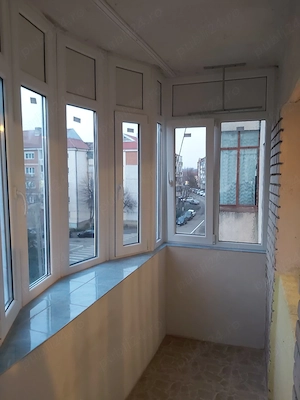 închiriez apartament cu 2 camere 